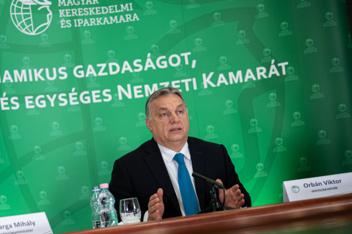 Orbán: Februárban nemzeti konzultáció lesz a nyitásról