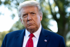 Tanúskodni hívták Trumpot az ellene indított impeachmenteljárásban
