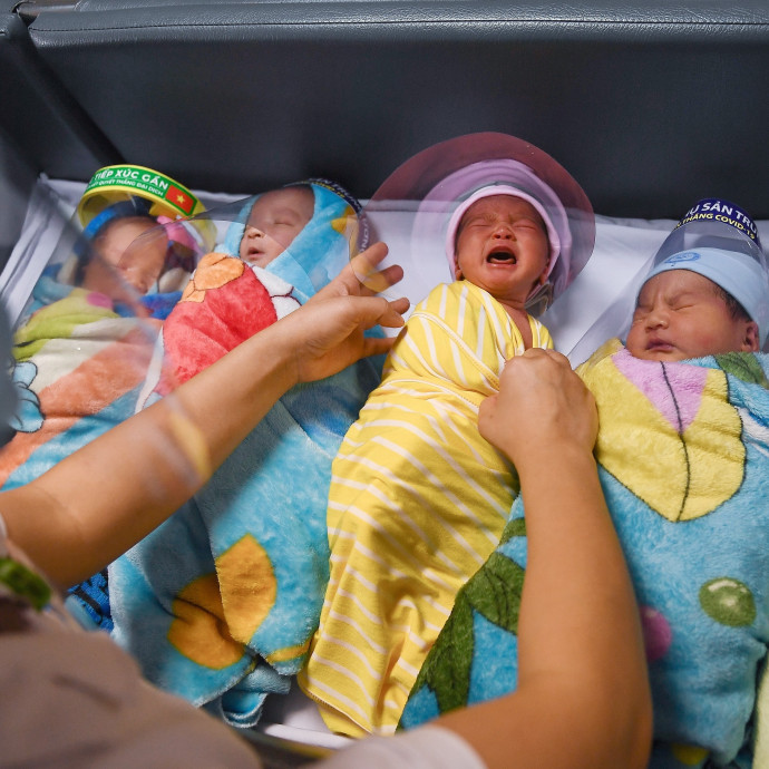 Karantén baby boom helyett kevesebb gyerek születik idehaza és nyugatabbra is