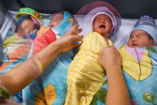 Karantén baby boom helyett kevesebb gyerek születik idehaza és nyugatabbra is