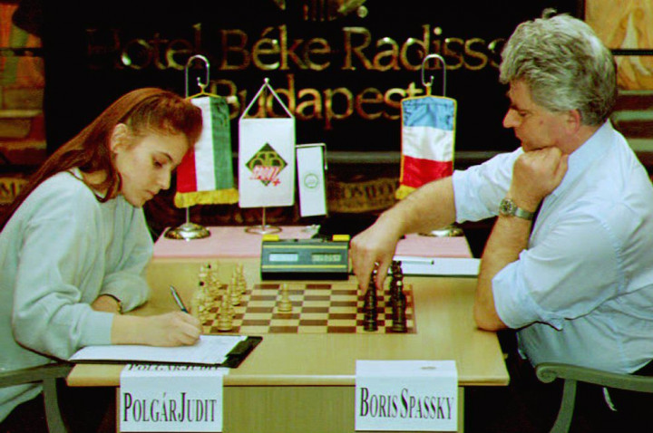 Polgár Judit játszmája Borisz Szpasszkijjal 1993-ban – Fotó: Kisbenedek Attila / AFP