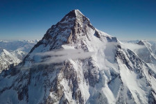 A mélybe zuhant és meghalt egy bolgár hegymászó a K2-n