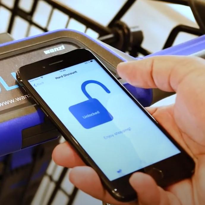 Applikációból is nyitható lesz a bevásárlókocsi, az érméket lassan elkezdhetik kivezetni