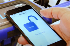 Applikációból is nyitható lesz a bevásárlókocsi, az érméket lassan elkezdhetik kivezetni