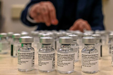 Már most jóval több oltóanyagot kötött le a kormány, mint amennyi a lakosság 70 százalékának beoltásához kellene
