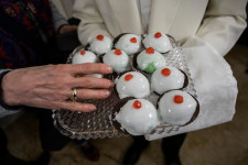 Szicíliában sütivel emlékeznek egy szent levágott melleire