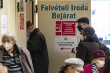 1279 új fertőzöttel, 98 újabb halálos áldozattal emelkedtek a hivatalos statisztika számai