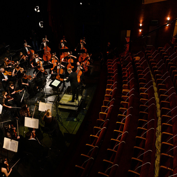 Amikor a magyar zenész ételt rendel, és a kollégája csönget ételfutárként