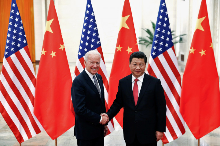 Joe Biden és Hszi Csin-ping még 2013-ban – Fotó: Lintao Zhang / Pool / Reuters