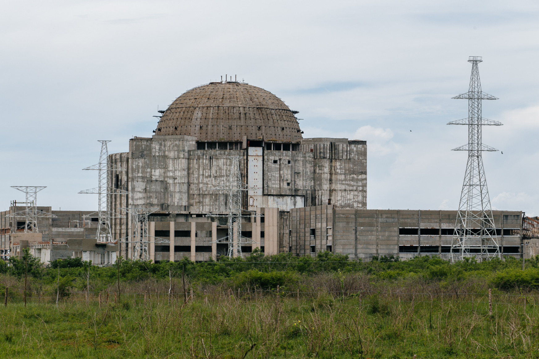 A tengerparton pusztul a karibi atomváros, ami Kuba Csernobilja is lehetett volna