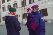 Elutasította a rendőrség a Telex újságíróinak panaszát arról, hogy elkordonozták a Karmelitát, amikor a Szájer-ügyről kérdeztünk volna