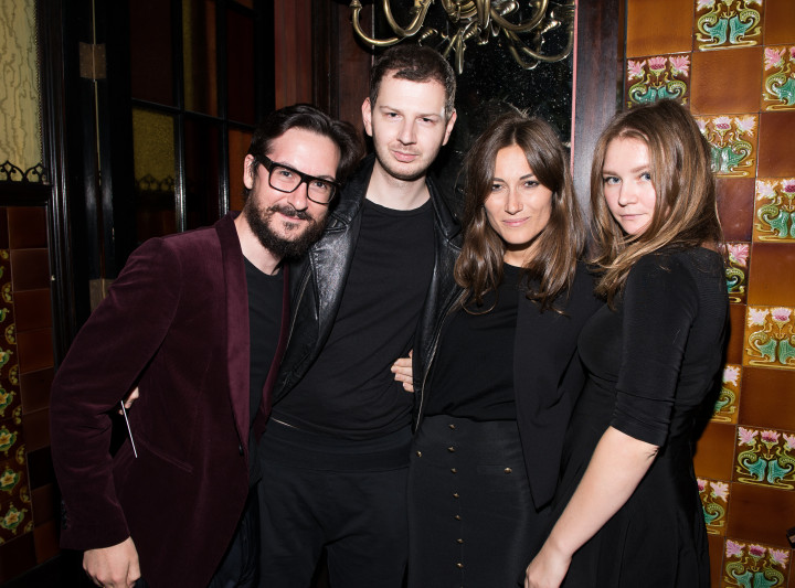 Anna Sorokin az eredeti képaláírás szerint Anna Delvey-ként egy divateseményen New Yorkban 2014-ben – Fotó: Dave Kotinsky / Getty Images / AFP