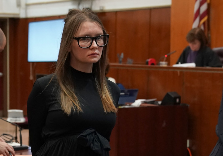 Anna Sorokin a tárgyalásán New Yorkban 2019 májusában – Fotó: Timothy A. Clarey / AFP