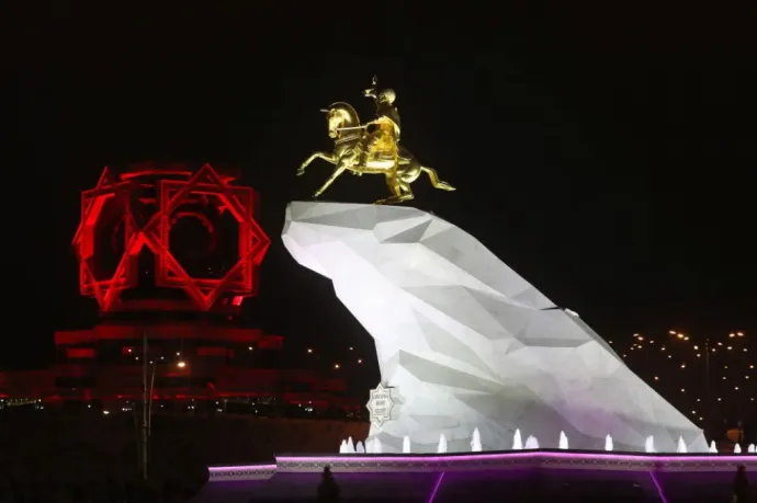 Saját fiát nevezte ki helyettesének a türkmén elnök