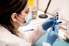 Nem a koronavírus-oltás miatt megy jól az AstraZenecának