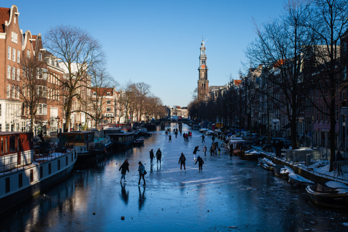 Három év után megint lehetett korcsolyázni az amszterdami csatornákon