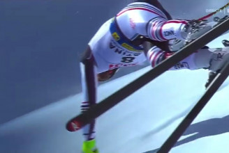 Hátrafelé sízéssel védett ki egy nagy bukást a francia versenyző a világbajnoki futamon