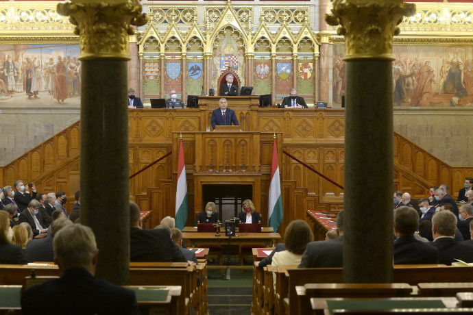 Orbán Viktor miniszterelnök napirend előtt szólal fel az Országgyűlés idei első ülésén 2021. február 15-én – Fotó: Koszticsák Szilárd / MTI