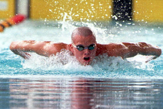 Bűnbanda irányításával vádolják az olimpiai ezüstérmes úszót
