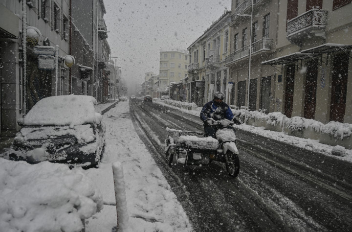 Motoros Athénban – Fotó: Louisa Gouliamaki / AFP