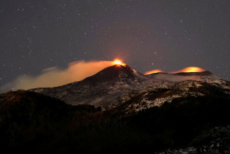 Lávát és füstöt eregetve aktivizálta magát ismét az Etna
