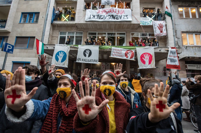 Majdnem hússzor annyian passziváltatták a félévüket az SZFE-n, mint 2018-ban