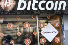 Annyi bitcoint koboznak el, hogy piacteret hoznak létre az értékesítésre