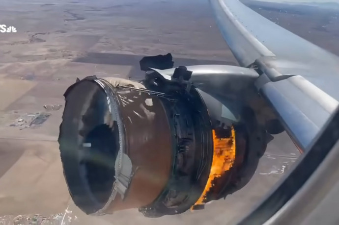 Videó is készült a Boeing 777-es lángoló hajtóművéről, aminek a darabjai egy városra hullottak