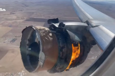 Videó is készült a Boeing 777-es lángoló hajtóművéről, aminek a darabjai egy városra hullottak