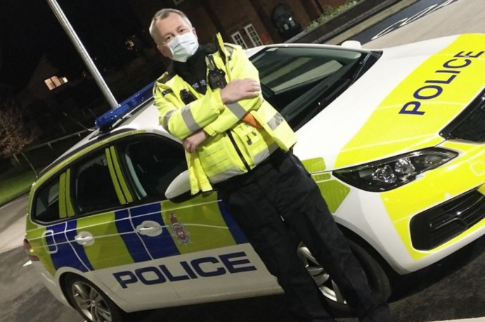 Angliában egy férfi elfelejtette, hogy kijárási korlátozás van és 250 kilométert vezetett használt bútorokért