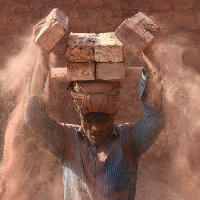 Kellő lökéssel a legszegényebbek is kitörhetnek a szegénységi csapdából