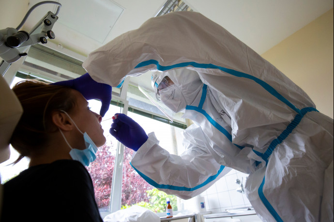 Megint száz felett a napi új halálos áldozatok száma