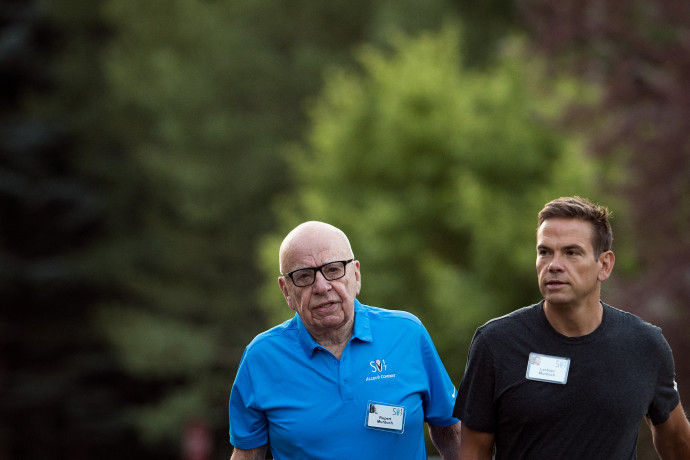 Rupert Murdoch, a News Corp ügyvezető elnöke és a Fox News elnöke, valamint Lachlan Murdoch, a 21st Century Fox társelnöke – Fotó: Drew Angerer/Getty Images/AFP