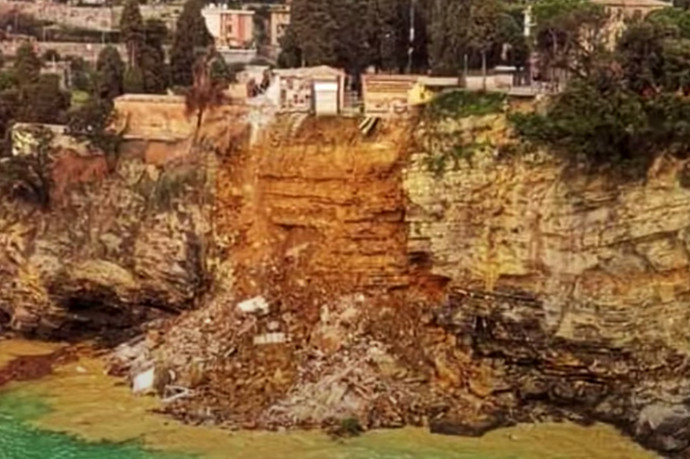 Kétszáz koporsó zuhant a tengerbe egy földcsuszamlás miatt Olaszországban