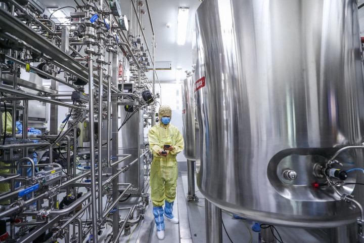 A Sinopharm vakcinát előllító laboratóriuma Pekingben 2020 áprilisában – Fotó: Zhang Yuwei / XINHUA / AFP