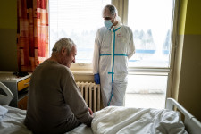 Tovább romlik a szlovákiai járványhelyzet, egy nap alatt 3500 új fertőzöttet diagnosztizáltak