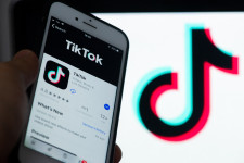 300 ezer videót törölt a TikTok, mert félrevezető dolgokat állítottak az amerikai választásokról