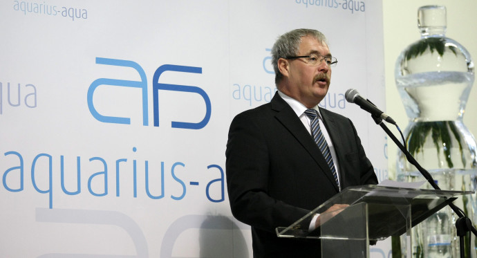 Fazekas Sándor vidékfejlesztési miniszter beszédet mond az Aquarius-Aqua Kft. üzemcsarnok-avató ünnepségén 2012-ben Albertirsán. Fotó: MTI/Bugány János