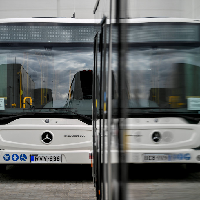 Konkurens nélkül megnyerte a közbeszerzést, majd engedett az árból 140 millió forintot