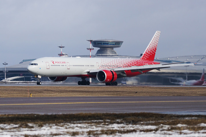 A Rossiya Airlines Boeing 777-300ER típusú repülőgépe 2021. február 26-án, Moszkvában – Fotó: An Yeongmin/TASS via Getty Images