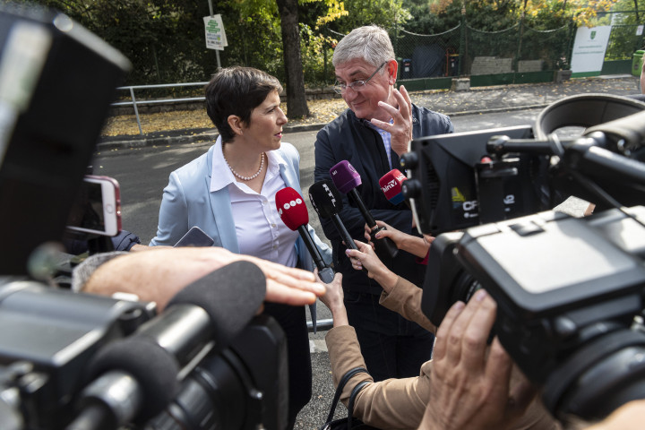 Dobrev Klára, a DK európai parlamenti képviselője és Gyurcsány Ferenc, a Demokratikus Koalíció (DK) elnöke 2019. október 13-án, miután leadták szavazatukat az önkormányzati választáson – Fotó: Szigetváry Zsolt / MTI