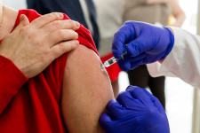 Orbánék úgy hozták a rendeletet arról, hogy nem kell a vakcina típusát szerepeltetni az igazolásban, hogy közben az EU-ban végigcsinálták az egyeztetéseket az egységes vakcinaigazolványról