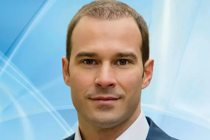 Hollik István riposztjával folytatódott a „tejfölös dobozban csirkepaprikás”-gate