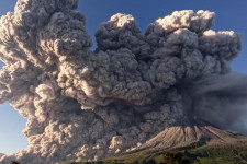 Öt kilométer magas hamufelhőt lőtt ki a Sinabung