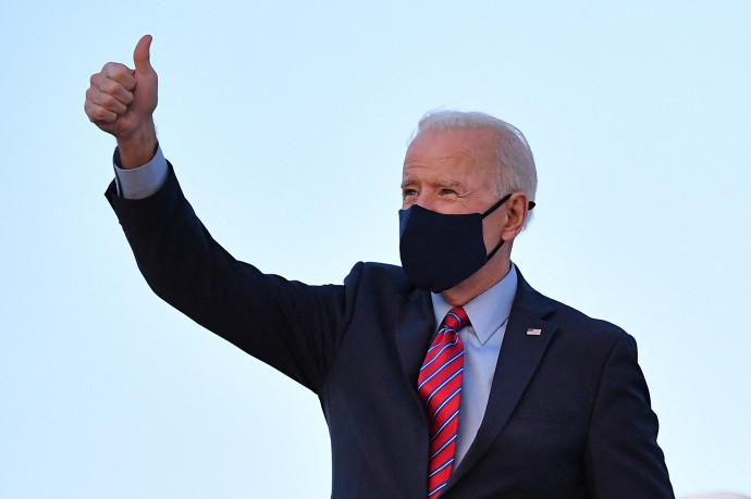 Biden: Neandervölgyi gondolkodásmód máris megfeledkezni a maszkról