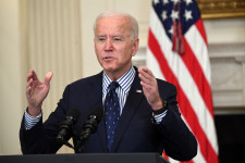 432 ezer forintnyi összeget adna minden amerikainak Joe Biden mentőcsomagja