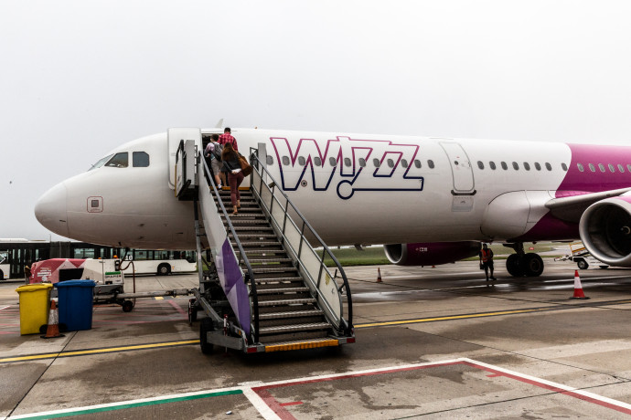 Több tucat magyar utast hagyott Londonban a Wizz Air a check-in lassúsága miatt