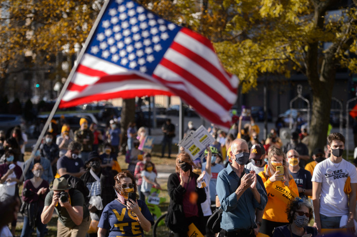 Trump-párti tüntetők Wisconsinban – Fotó: Daniel Boczarski / Getty Images for MoveOn / AFP