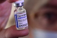 A német oltási bizottság elnöke agyondicsérte a Szputnyikot