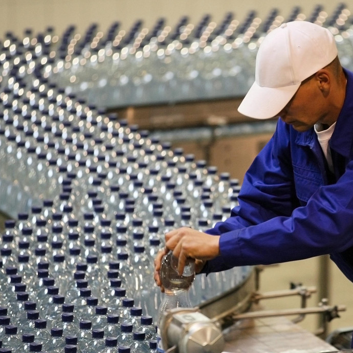 Egy 34 méteres jacht és több ezer hektó ecet maradt a magyar ásványvízkirály birodalmából